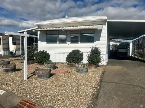 15 Camelia Dr, Napa, CA 94558