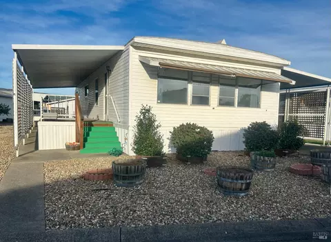 15 Camelia Dr, Napa, CA 94558 photo 2