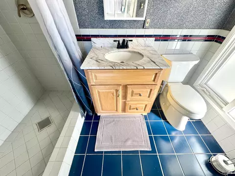 Bath - 3739 Parrett Ave, Napa, CA 94558 photo 1 of 2