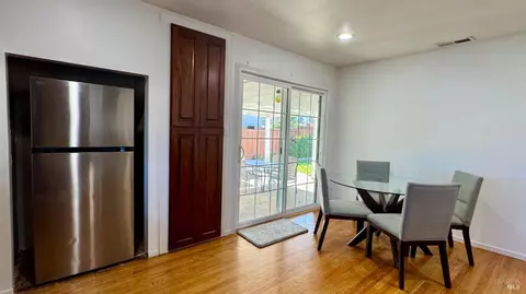 Dining - 3739 Parrett Ave, Napa, CA 94558 photo 1 of 1