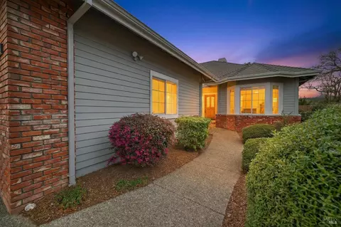 6745 Wintergreen Ct, Santa Rosa, CA 95409