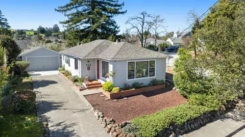 712 Oak Ter, Petaluma, CA 94952