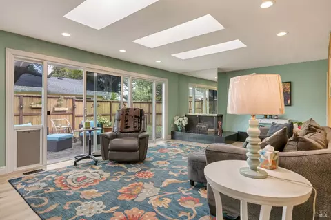 1250 Mission Dr, Sonoma, CA 95476