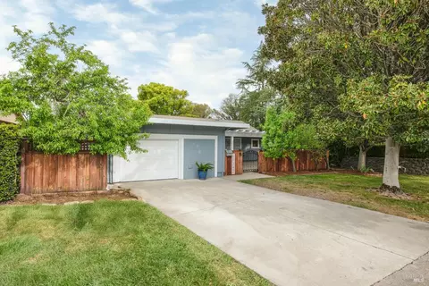1250 Mission Dr, Sonoma, CA 95476