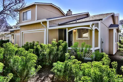 111 Acorn Dr, Petaluma, CA 94952