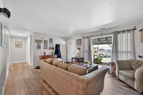 Entry Way - 127 Jackson Way, Vallejo, CA 94591 photo 1 of 1
