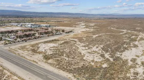 30 Avenue H8, Lancaster, CA 93536