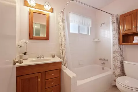 Bath - 724 E Atlantic Ave, Fairfield, CA 94533 photo 3 of 4