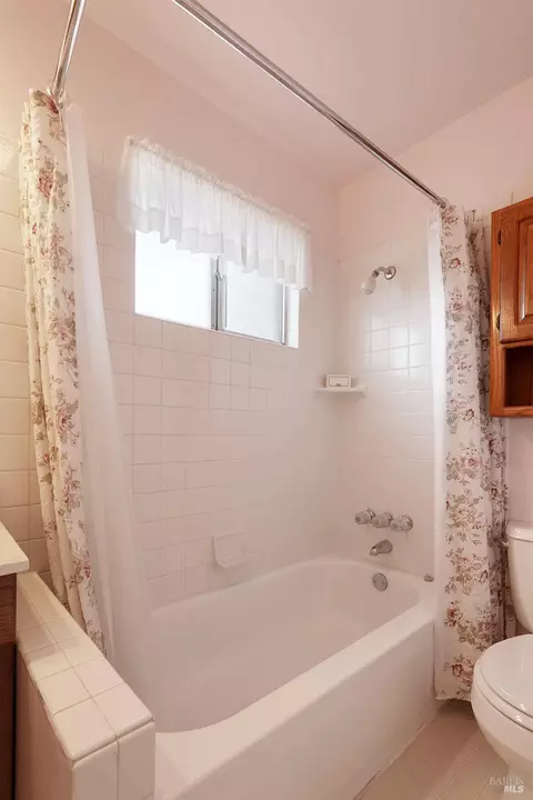 Bath - 724 E Atlantic Ave, Fairfield, CA 94533 photo 4 of 4