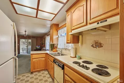 Kitchen - 724 E Atlantic Ave, Fairfield, CA 94533 photo 6 of 6