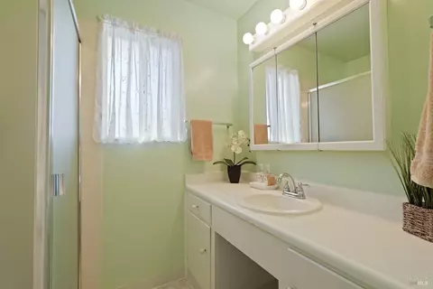 Bath - 724 E Atlantic Ave, Fairfield, CA 94533 photo 1 of 4