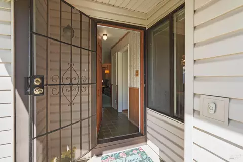 Entry Way - 724 E Atlantic Ave, Fairfield, CA 94533 photo 1 of 2