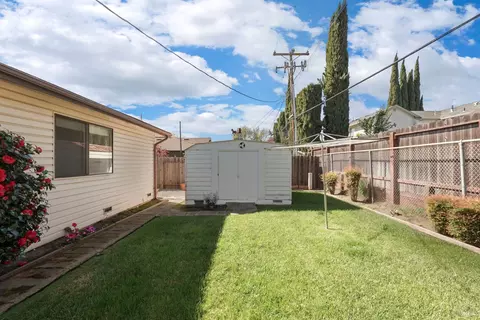 Exterior - 724 E Atlantic Ave, Fairfield, CA 94533 photo 10 of 14