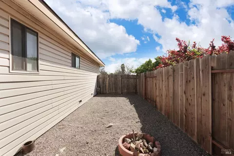 Exterior - 724 E Atlantic Ave, Fairfield, CA 94533 photo 13 of 14