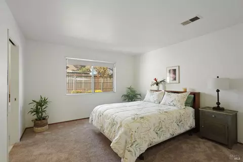 Bedroom - 724 E Atlantic Ave, Fairfield, CA 94533 photo 1 of 7
