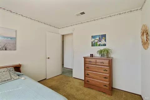 Bedroom - 724 E Atlantic Ave, Fairfield, CA 94533 photo 7 of 7