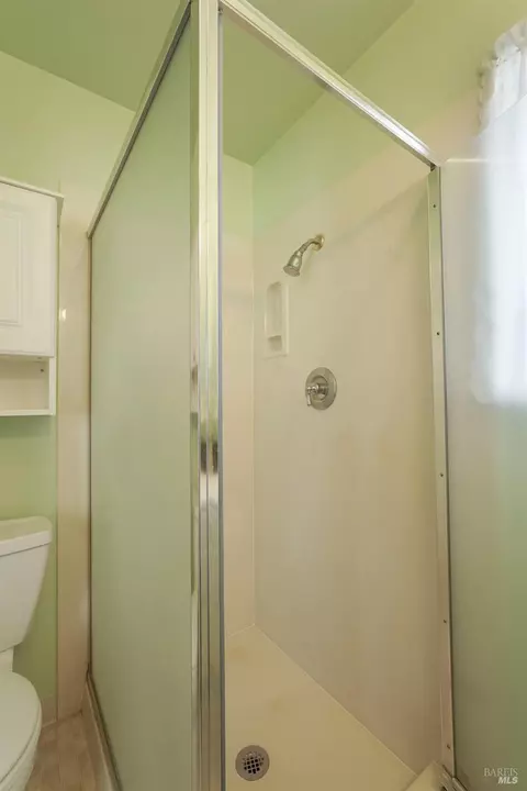 Bath - 724 E Atlantic Ave, Fairfield, CA 94533 photo 2 of 4