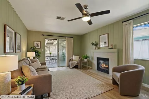 Living - 724 E Atlantic Ave, Fairfield, CA 94533 photo 5 of 7