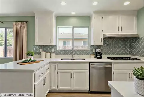 Kitchen - 724 E Atlantic Ave, Fairfield, CA 94533 photo 5 of 6