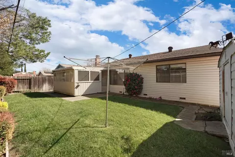Exterior - 724 E Atlantic Ave, Fairfield, CA 94533 photo 8 of 14