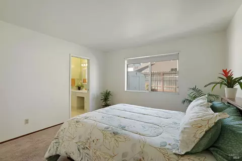 Bedroom - 724 E Atlantic Ave, Fairfield, CA 94533 photo 3 of 7