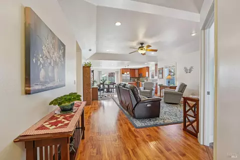 719 Hackberry Ct, Windsor, CA 95492 photo 2