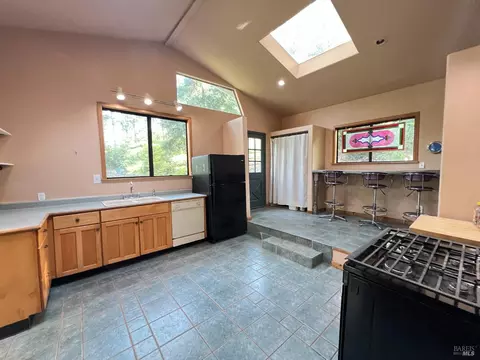 Kitchen - 4000 Ridgewood Rd, Willits, CA 95490 photo 6 of 9