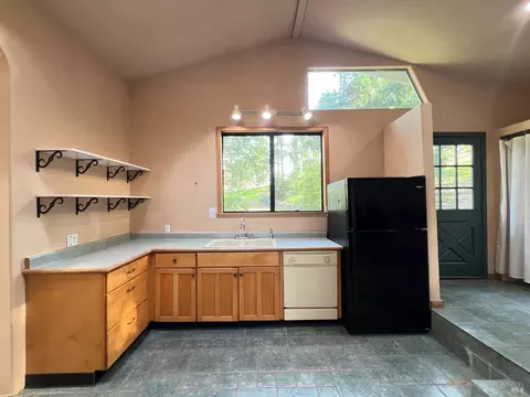 Kitchen - 4000 Ridgewood Rd, Willits, CA 95490 photo 5 of 9