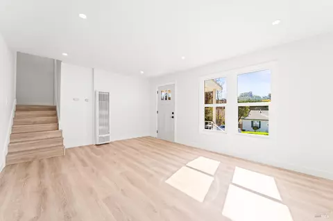 Living - 208 Del Mar Ave, Vallejo, CA 94589 photo 1 of 6