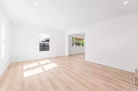 Living - 208 Del Mar Ave, Vallejo, CA 94589 photo 2 of 6