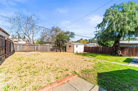 Exterior - 208 Del Mar Ave, Vallejo, CA 94589 photo 5 of 6