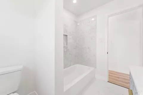 Bath - 208 Del Mar Ave, Vallejo, CA 94589 photo 4 of 5