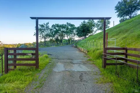 3465 Albert Ln, Vacaville, CA 95688