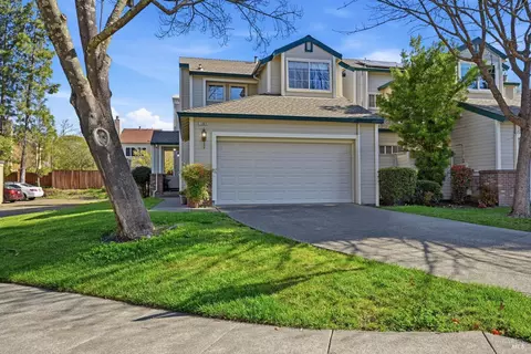 1005 SE Woodlake Dr SE, Santa Rosa, CA 95405