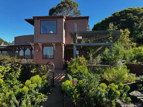 435 Tremont Ave, Point Richmond, CA 94801