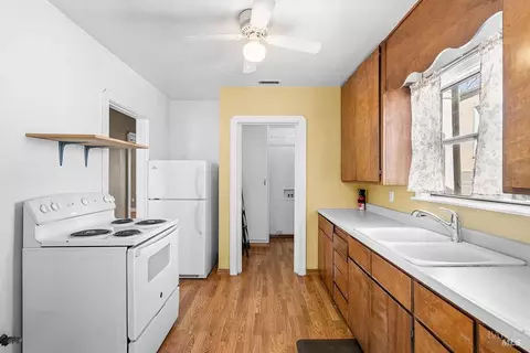 Kitchen - 1434 Beach St, Vallejo, CA 94590 photo 1 of 2
