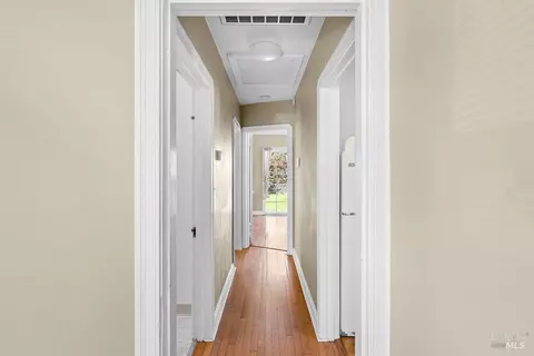Entry Way - 1434 Beach St, Vallejo, CA 94590 photo 3 of 4