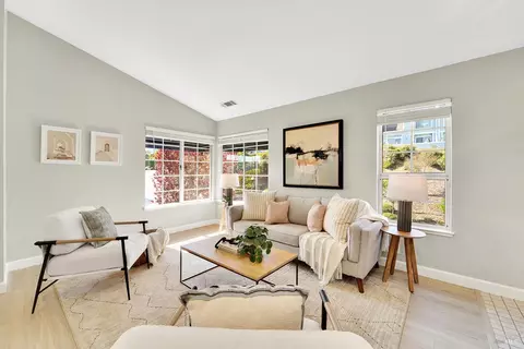 Living - 511 Timbercove St #8, Vallejo, CA 94591 photo 1 of 2