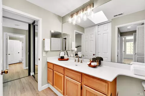 Bath - 511 Timbercove St #8, Vallejo, CA 94591 photo 1 of 2