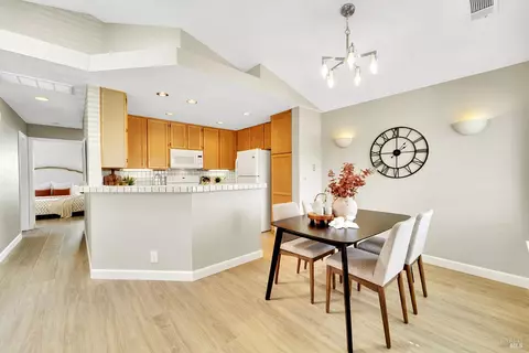 Dining - 511 Timbercove St #8, Vallejo, CA 94591 photo 1 of 3