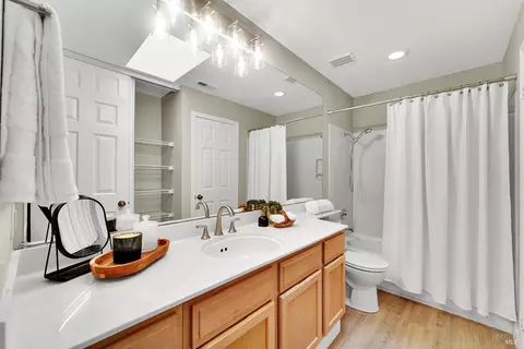Bath - 511 Timbercove St #8, Vallejo, CA 94591 photo 2 of 2