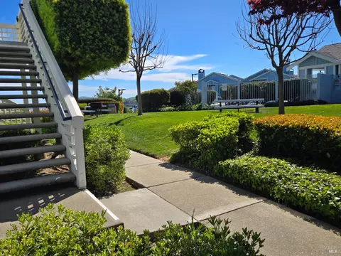 Exterior - 511 Timbercove St #8, Vallejo, CA 94591 photo 3 of 9