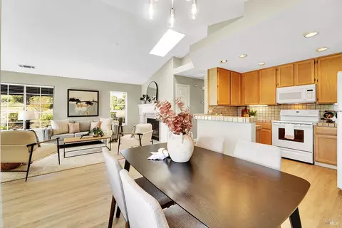 Dining - 511 Timbercove St #8, Vallejo, CA 94591 photo 2 of 3