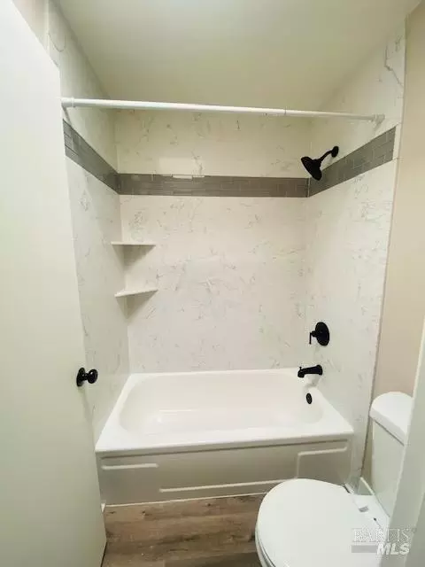 Bath - 1315 Pinewood Ct, Dixon, CA 95620 photo 3 of 4