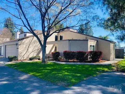 1315 Pinewood Ct, Dixon, CA 95620