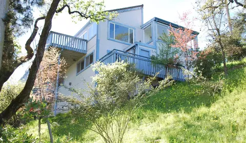 24 La Cresta Dr, Petaluma, CA 94952