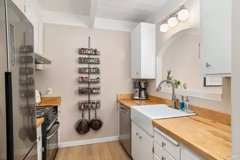 Kitchen - 476 Wellesley Ave, Mill Valley, CA 94941 photo 1 of 1