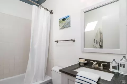 Bath - 476 Wellesley Ave, Mill Valley, CA 94941 photo 1 of 1
