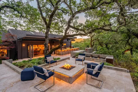 807 Wild Oak Dr, Santa Rosa, CA 95409