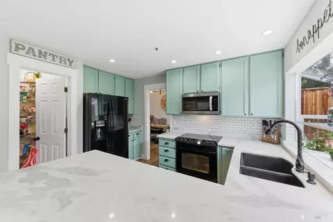 Kitchen - 28 Winestone Ct, Napa, CA 94558 photo 5 of 7